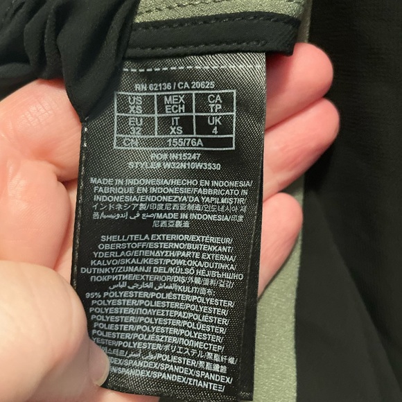 Guess Green Single Clasp Vest with Longer Sheer back Size Medium - Picture 5 of 5